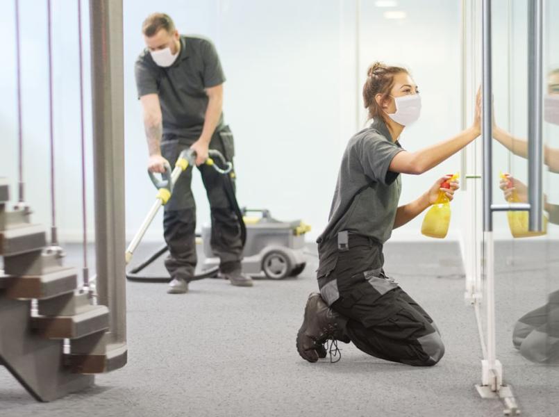 rs68864_visuel-entretien-desinfection-2-personnes